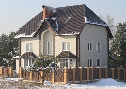 Дом построен на базе проекта N 056 в г. Новосибирске.