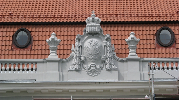 Реконструкция герба Восточной Пруссии на здании КГТУ