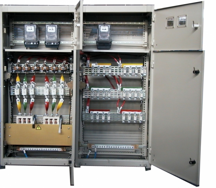 Вводно-распределительные устройства (ВРУ) применяются для приема, распределения и учета электроэнергии напряжением 380/220В трехфазного переменного тока частотой 50 Гц, а также для защиты линий при перегрузках и коротких замыканиях.