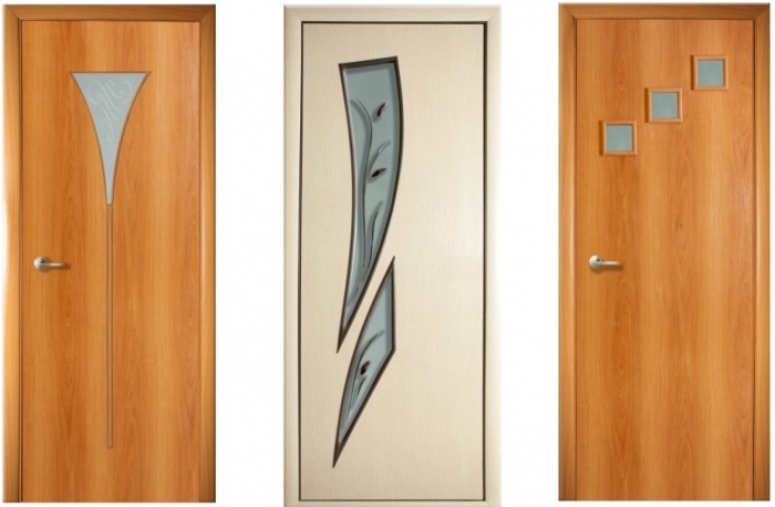 Дверь межкомнатная МДФ собственного изготовления с наполнением полотна массивом сосны с покрытием влагостойким ПВХ.
