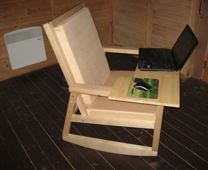 Кресло для работы на ноутбуке, массив березы. Цена 12000 рублей.