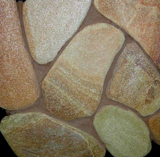 Камень плитняк желто-рыжий с блеском  галтованный
                