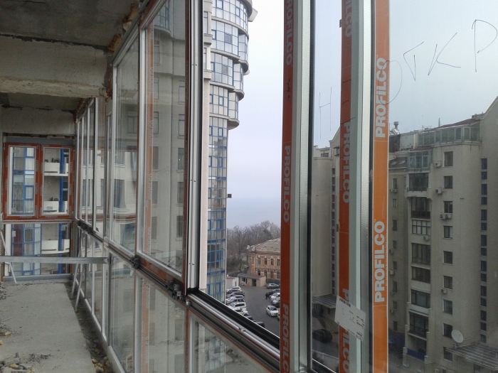 Остекление балкона, раздвижная алюминиевая система "PATIO".