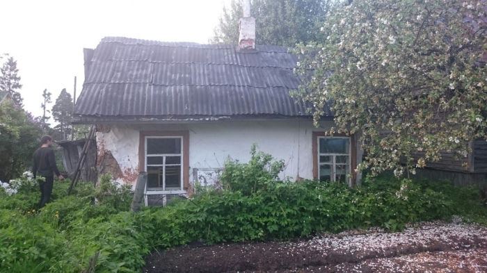 Демонтаж ветхого дома в Малой Вишере