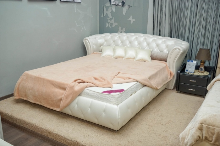 Мягкая кровать в стиле модерн Орхидея изготавливаем на заказ в разных размерах и цветах подробней на сайте https://mebelm-spb.ru/catalog/spalnya/myagkie_krovati/