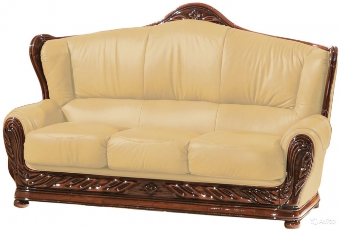Кожаный диван для гостиной или кабинета в классическом стиле с кожаной обивкой, в наличии в цветах: бежевый, молочный, рыжий, коричневый, бордо, зелёный. Производство Китай.  Подробней на сайте  https://mebelm-spb.ru/catalog/myagkaya_mebel/kozhanye_divany/