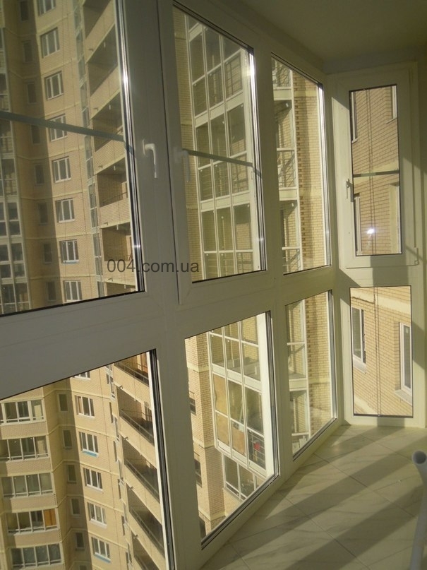Французский балкон Кривой Рог
Французские окна на балконе в Кривом Роге. Тонированной энергосберегающее стекло через которое проходит нежный легкий свет.