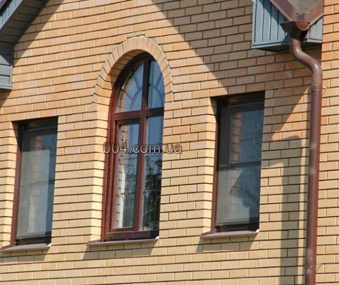 Арочные металлопластиковые окна и простые
Установлены арочные и простые металлопластиковые окна в доме на втором этаже. Цвет махагон с красноватым оттенком. Смотрится!!!