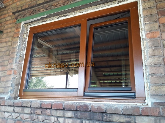  Представляем качественные деревянные окна. Это настоящие евроокна из дерева. В данном окне, что на фото использован брус 78*78 мм. Трёх-четырёх слойная наборка дерева ясень с брусом различного направления текстуры. Комплектуется немецкой фурнитурой GU именно разработаной для использования в деревянных окнах. Алюминиевые накладки по низу окна дают дополнительную защиту от внешних воздействий.