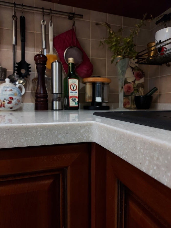 Кухонная столешница из искусственного камня 
 https://www.ducat.kiev.ua/kitchentops.html 