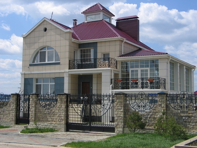 дом в п. Молодежный, построен в 2006 году