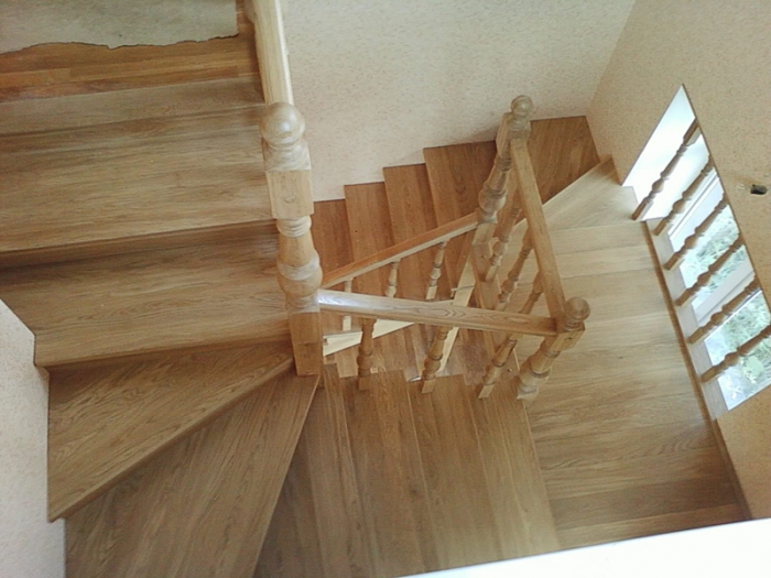 Деревянная лестница из дуба