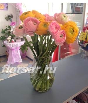 Живые цветы доступно купить на сайте florsar.ru.
