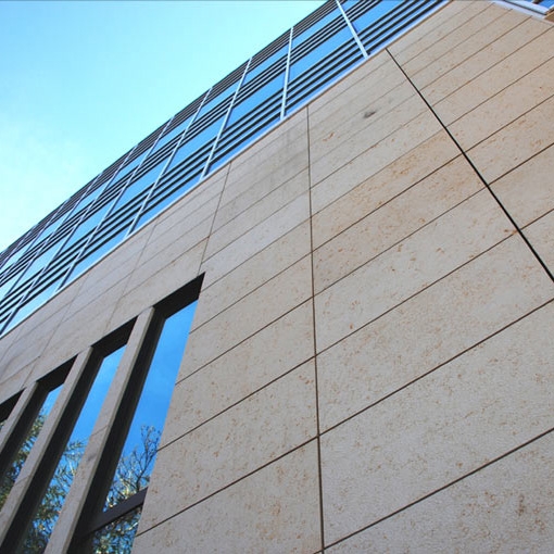  Навесной вентилируемый фасад

Вентилируемые навесные фасады имеют преимущества перед другими видами фасадов, благодаря своим высоким эксплуатационным свойствам. Система вентилируемого фасада устанавливается на предварительно смонтированный несущий каркас.