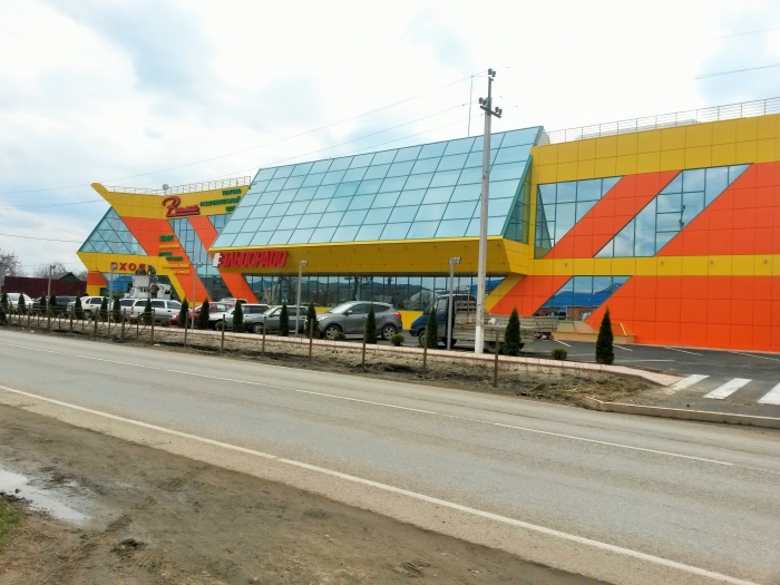 Торговый центр: объем выполненных фасадных работ 2000 кв.м.