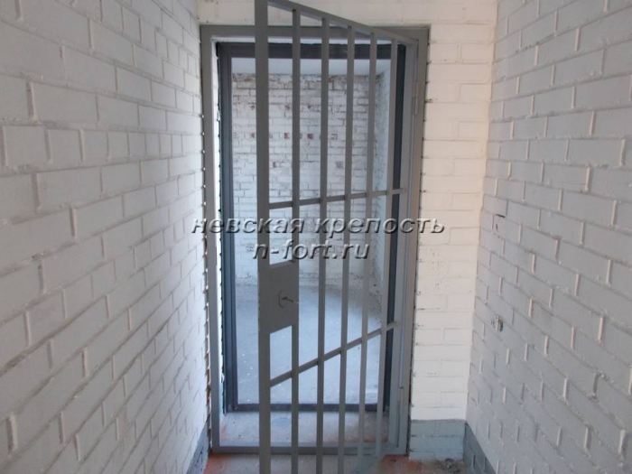 Дверь металлическая  подъездная с решеткой пр. Ветеранов д.36-3