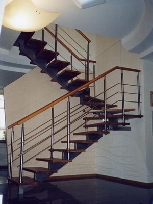 Лестницы металлические
Изготавливаются под заказ
Окончательная стоимость расчитывается исходя из размеров
Различные виды покраски

